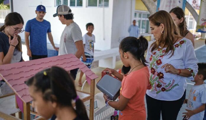 Niñas y niños conviven en Casa Hogar con Mara Lezama