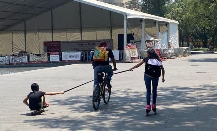 Plazas comerciales y calles de la CDMX, desérticas por vacaciones de Semana Santa