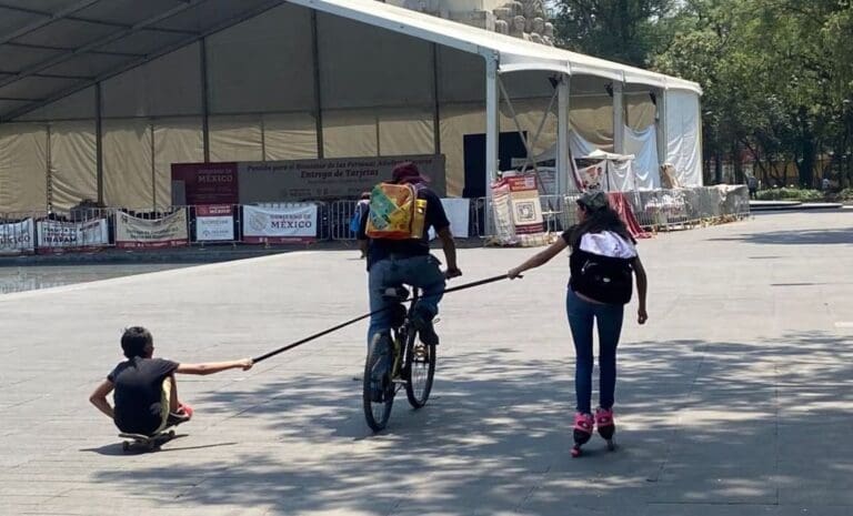 Plazas comerciales y calles de la CDMX, desérticas por vacaciones de Semana Santa