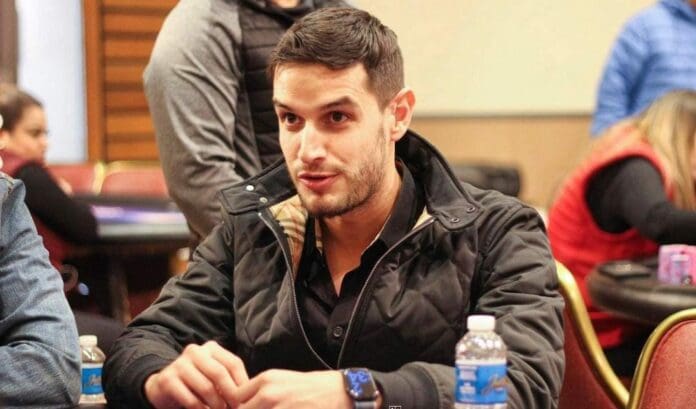 Adrián Marcelo, polémico conductor e influencer ha sido ahora acusado de abuso sexual por quien fuera su pareja.