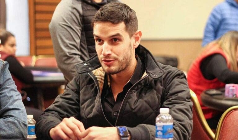 Adrián Marcelo, polémico conductor e influencer ha sido ahora acusado de abuso sexual por quien fuera su pareja.