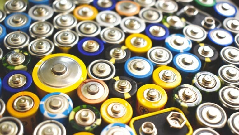 Desarrollan baterías ‘acuosas’ con una increíble capacidad de almacenamiento de energía