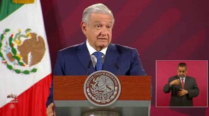 AMLO mostró este día durante su confeerencia mañanera una lista de empresas que no pagaban impuestos durante los anteriores gobiernos.