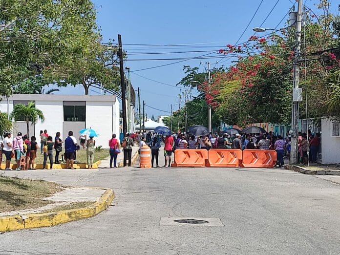 Anuncian cierre de calle por entrega de tarjetas en domo deportivo Jacinto Canek de Cancún