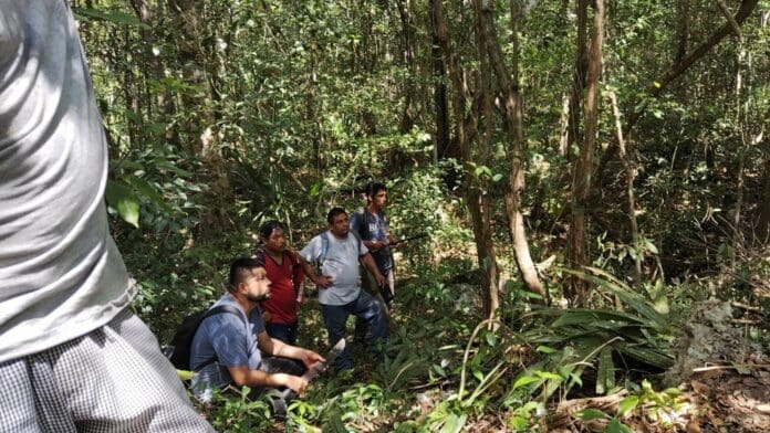 Detienen ejidatarios a presuntos vendedores ilegales de tierras, al sur de Lázaro Cárdenas