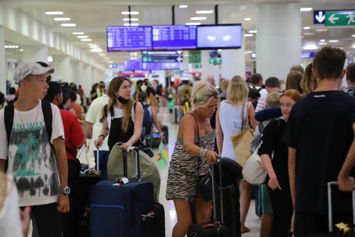 Casi mil 300 operaciones en aeropuerto de Cancún durante este fin de semana