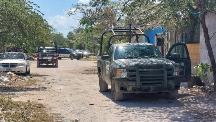 Hombre herido de bala dispara contra policías en el fraccionamiento In House de Playa del Carmen
