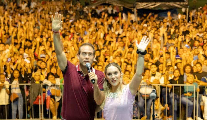 Con Los Ángeles Azules, Tulum vibra en grande al cumplir XV años