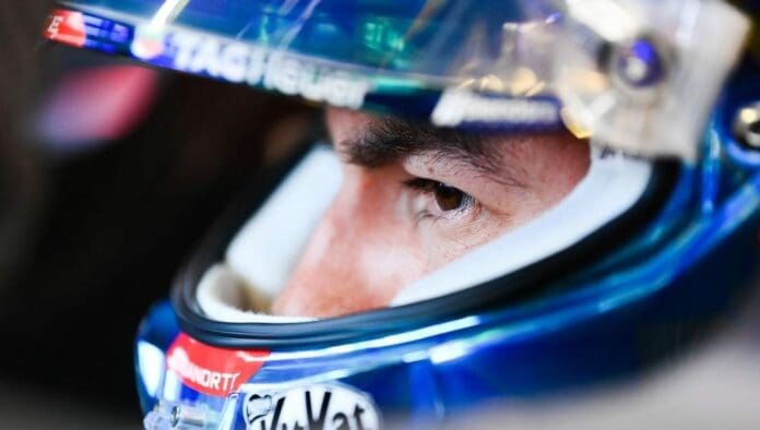Un pésimo fin de semana el que tuvo el piloto Sergio Checo Pérez. Chocó en la calificación y acabó la carrera en el lugar 17.