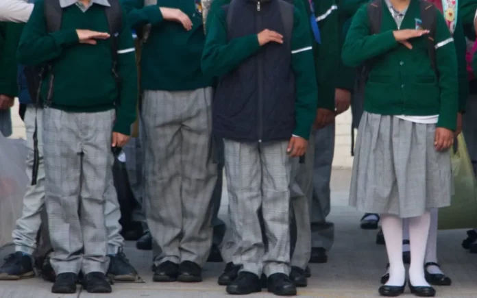 En CDMX se aprueba el uso de uniforme neutro; ¿de qué trata