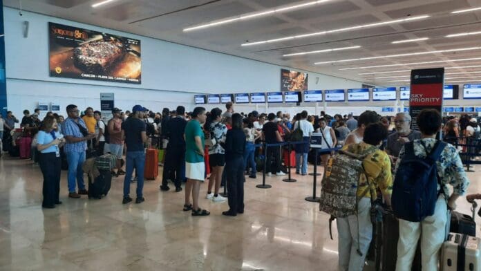 Hasta siete vuelos desviados a aeropuertos alternos y varios demorados por lluvias en Cancún