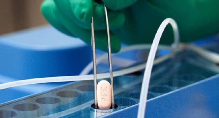 EU aprueba primer antiviral oral contra Covid en adultos