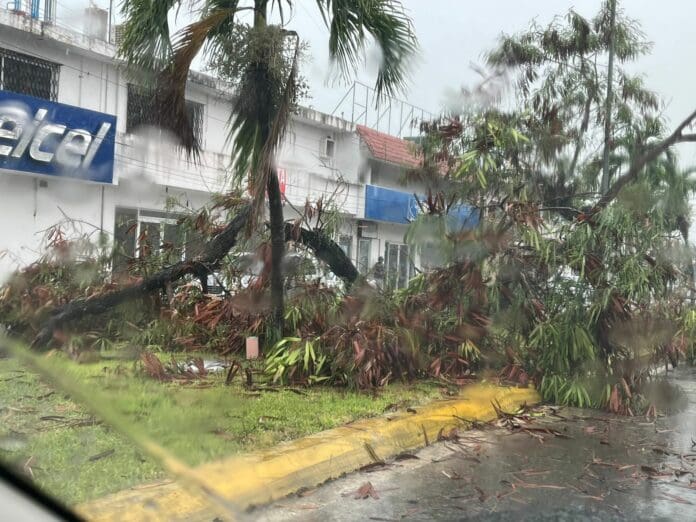 Fuerte tromba causa la muerte de dos trabajadores del Tren Maya en Chetumal