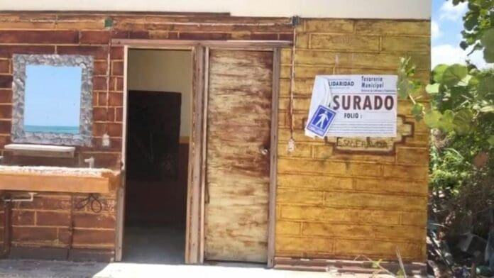 Clausura Ayuntamiento baños construidos sin permiso, en Punta Esmeralda