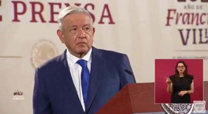 Luego que se informara que el Ejército espiaba a Alejandro Encinas, AMLO defendió a los militares y dijo que ellos no fueron.