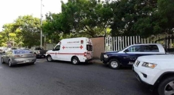 Un joven de 13 años de edad se colgó de un árbol en un parque de Villahermosa, Tabasco. Fue hallado por unos deportistas.