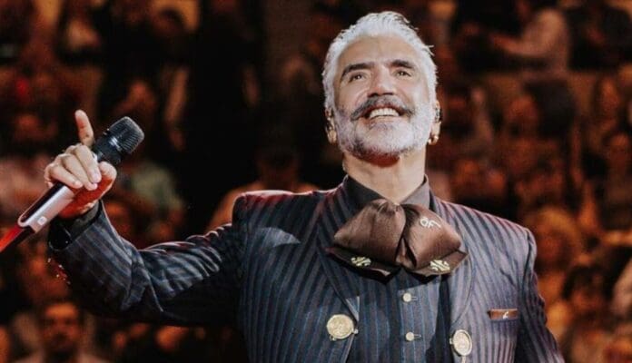 VIDEO: Alejandro Fernández anuncia en concierto que será abuelo por tercera vez