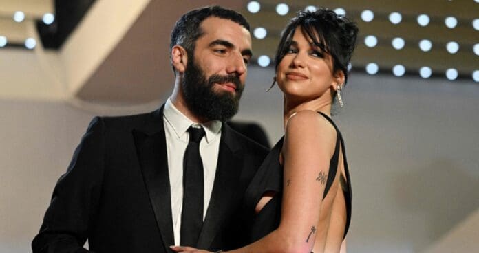 Dua Lipa deslumbra en Cannes y presenta por primera vez a su novio Romain Gavras