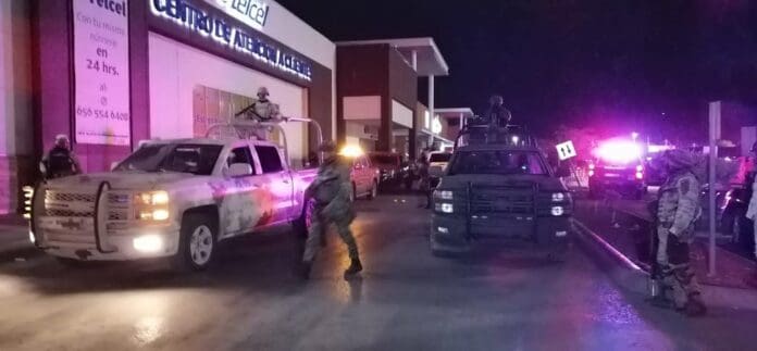 Explota molotov adentro de Cinépolis en plaza comercial