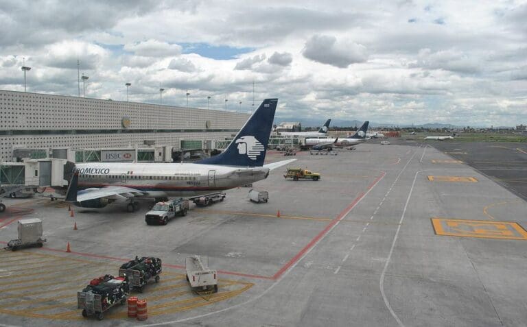 Cierra operaciones el AICM por ceniza volcánica del Popocatépetl