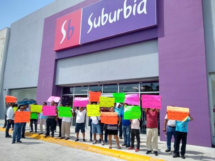 Protestan trabajadores de Suburbia en Playa del Carmen; exigen reparto de utilidades