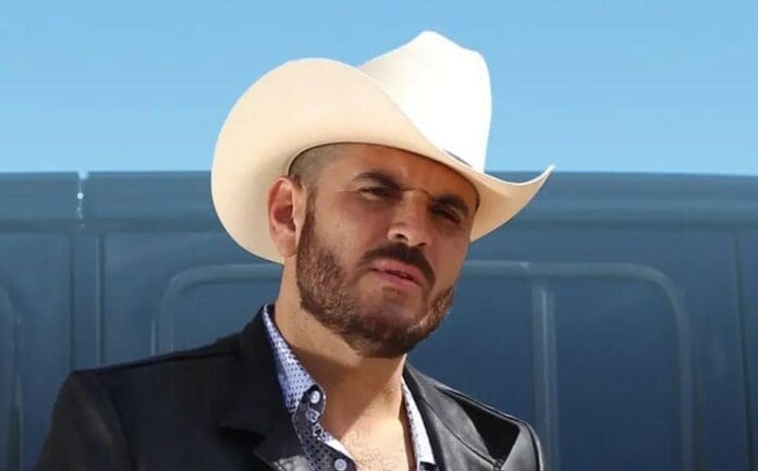 'El Komander' cancela su concierto en Cancún tras nueva disposición que prohibe narcocorridos