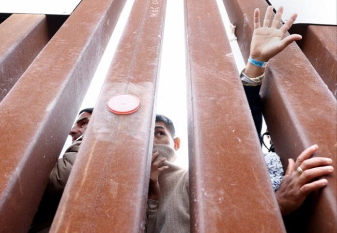 Niña migrante de 8 años muere bajo custodia de autoridades migratorias de EEUU