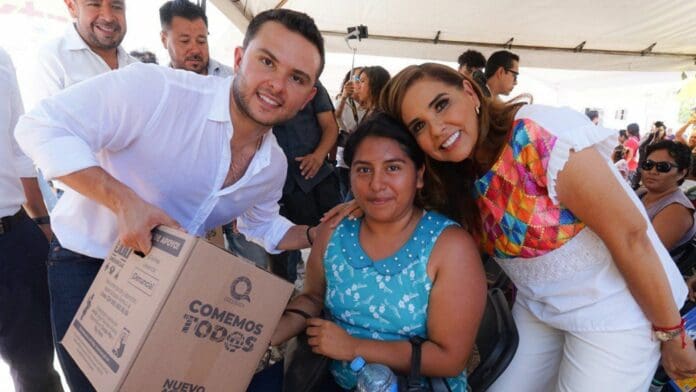Reciben cancunenses, de forma directa y gratuita, su paquete alimentario ‘Comemos Tod@s’: Pablo Bustamante