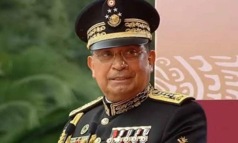 Una investigación dio a conocer que el titular de la Sedena le adquirió un departamento de lujo a una proveedora del Ejército.