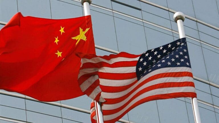 China condena a estadounidense a cadena perpetua; lo acusa de espionaje