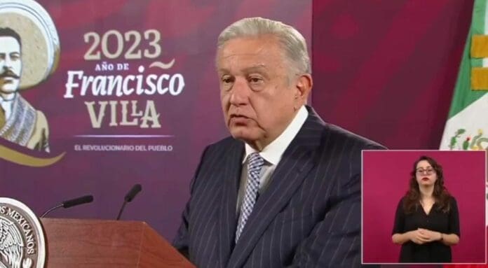 AMLO dio a conocer este lunes que habrá un aumento salarial de 8.2 por ciento para los maestros de todo el país.