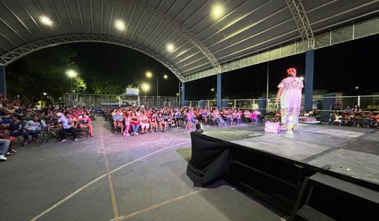Aguakan celebra a las mamás en su día con presentación de Puruxona Cauich