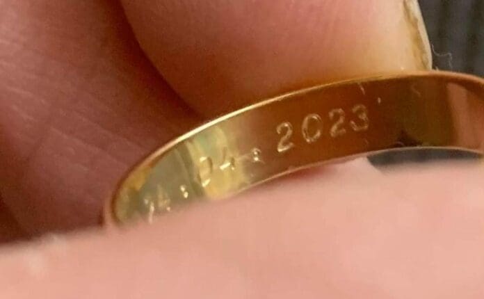 Un turista encontró un anillo de bodas mientras esnorqueleaba en la bahía de Akumal. Ahora quiere hallar a los propietarios.