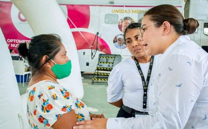En Quintana Roo se cuida la salud de la población por medio de diversas acciones, una de ellas las unidades móviles que llegan a todos lados.