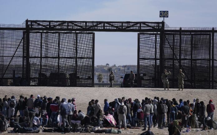 EEUU despliega más de 24 mil agentes en la frontera a horas de que finalice el Título 42