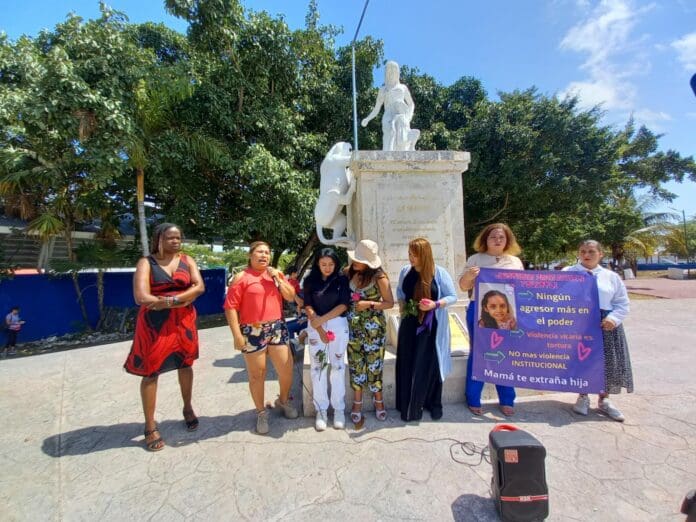 Inicia huelga de hambre víctima de violencia vicaria en Playa del Carmen