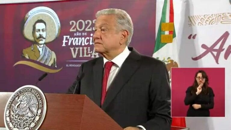 Video: AMLO felicita a todas las madres, pero se olvida de las buscadoras