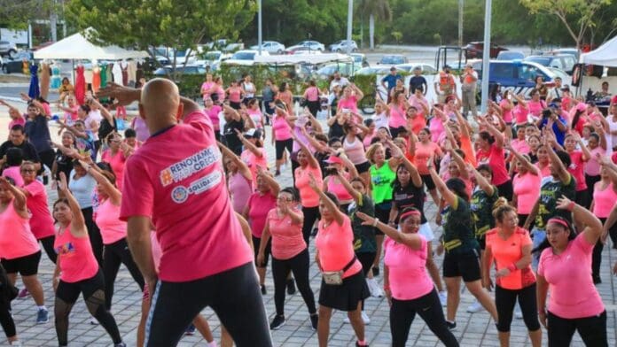 Espectacular mega clase de baile y entrenamiento funcional por Día de la Madre