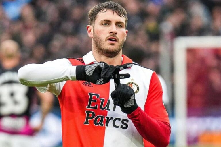 Santiago Giménez se convierte en el mexicano con más goles en su temporada debut en Europa