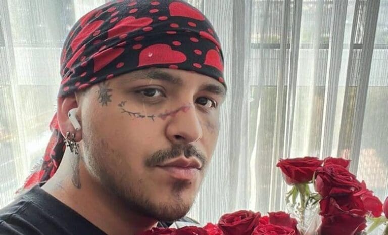 Christian Nodal cuenta cómo ha sido el proceso de borrarse los tatuajes del rostro