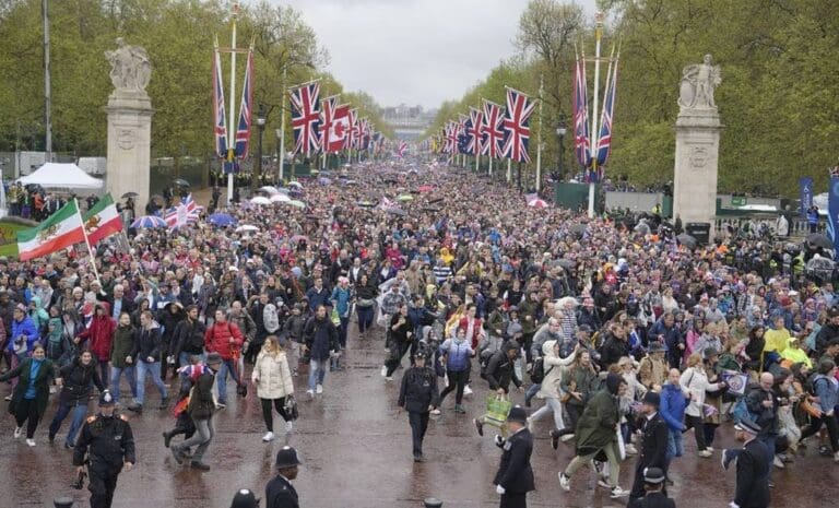 ¡Abajo la corona!, gritan los manifestantes antimonárquicos en Londres