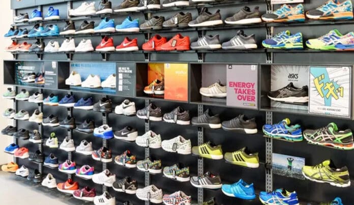 Ladrones en Perú se roban 200 tenis, pero sólo del pie derecho