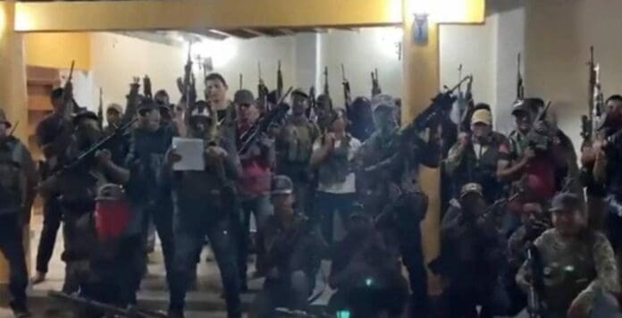 Un sujeto fue secuestrado, agredido y encima de ello le marcaron el pecho con las siglas de La Familia Michoacana.