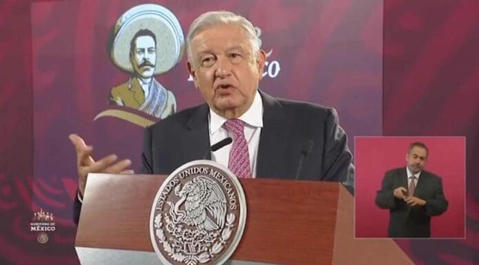 AMLO lamentó el asesinato de Hipólito Mora, pero dijo que el crimen es un remanente de la violencia que se vivía antes.