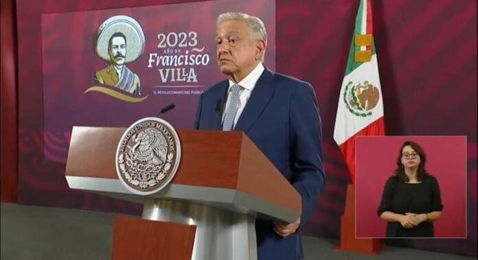 AMLO criticó a Xóchitl Gálvez, aspirante a la candidatura presidencial de la oposición. Dijo que es más de lo mismo y defiende a oligarcas.