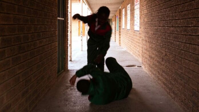 Estudiante de secundaria le dispara a su compañero en Iztapalapa