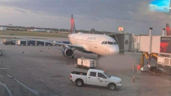 Turbina de avión succiona a un trabajador del aeropuerto, murió