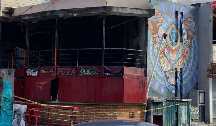 Se incendia pizzería en la Zona Hotelera de Cancún