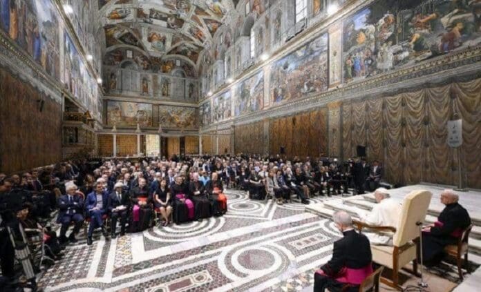 El papa se reunió con 200 artistas de todo el mundo y les pidió dar voz a los pobres