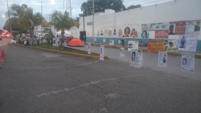 Protestan Madres Buscadoras a tres años de la desaparición de Francisca Mariner; montan campamento
